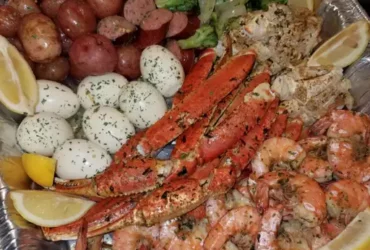 Crab Legs with Garlic Butter Sauce