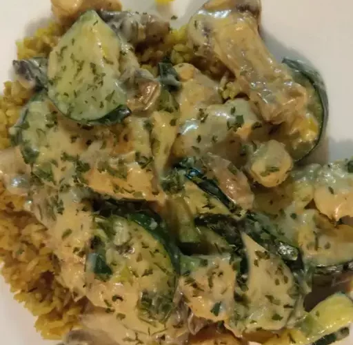 Easy Chicken with Mushrooms and Zucchini in Cream Sauce