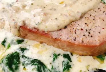 Tuna Steaks with Garlic-Herb Cream Sauce