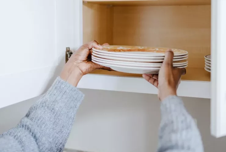 The Unexpected Reason Why You Shouldn’t Store Your Plates on Cabinet Shelves