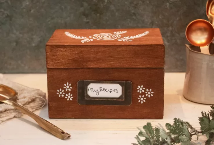 This DIY Recipe Box Is the Heartfelt Homemade Gift You're Looking For