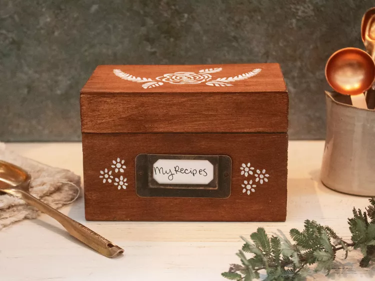 This DIY Recipe Box Is the Heartfelt Homemade Gift You're Looking For
