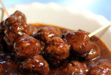 Easy Slow Cooker Meatballs